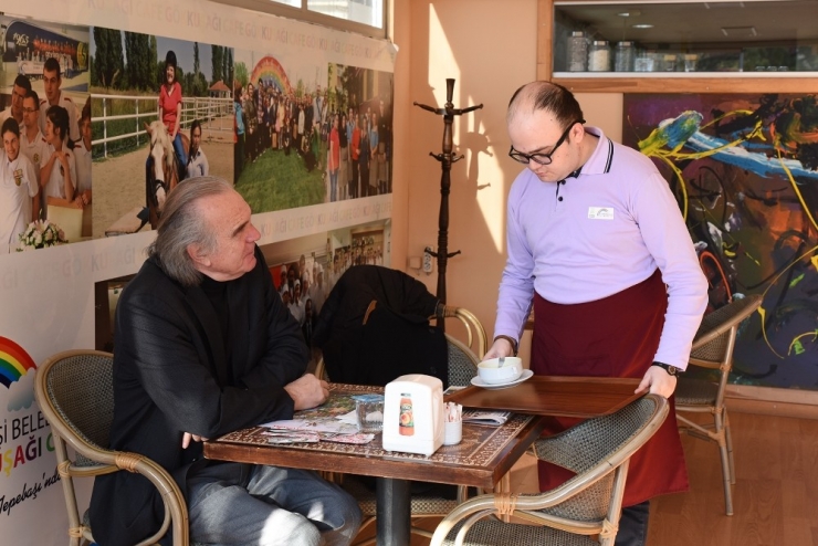 Gökkuşağı Kafe Çalışmalarını Sürdürüyor