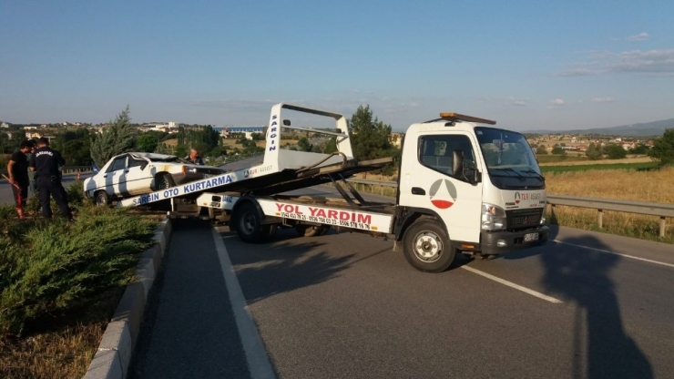 Uşak’ta Otomobil İle Tır Çarpıştı: 4 Yaralı