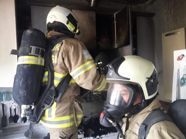 Burhaniye’de Mutfakta Çıkan Yangın Korkuttu