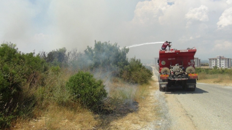 Antalya’da Cezaevi İnşaatı Yakınında 3 Buçuk Dönüm Arazi Yandı