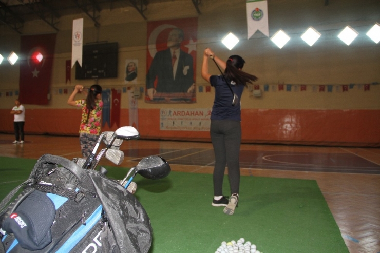 Golfçüler Halı Ve Fileyle Şampiyonaya Hazırlanıyorlar