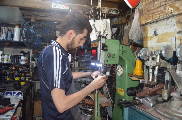 Ayakkabı Tamircileri Çırak Bulamıyor