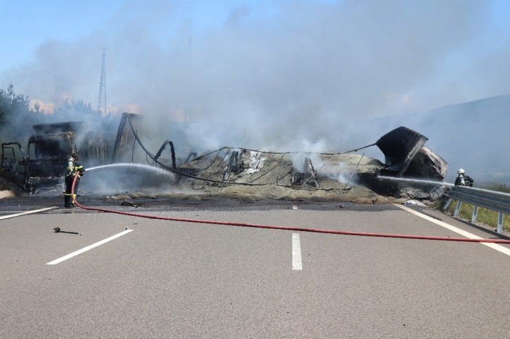 Tem Otoyolu’nda 3 Araç Alev Alev Yandı