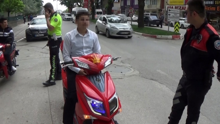 Polis Çakarlı Elektrikli Bisiklete Ceza