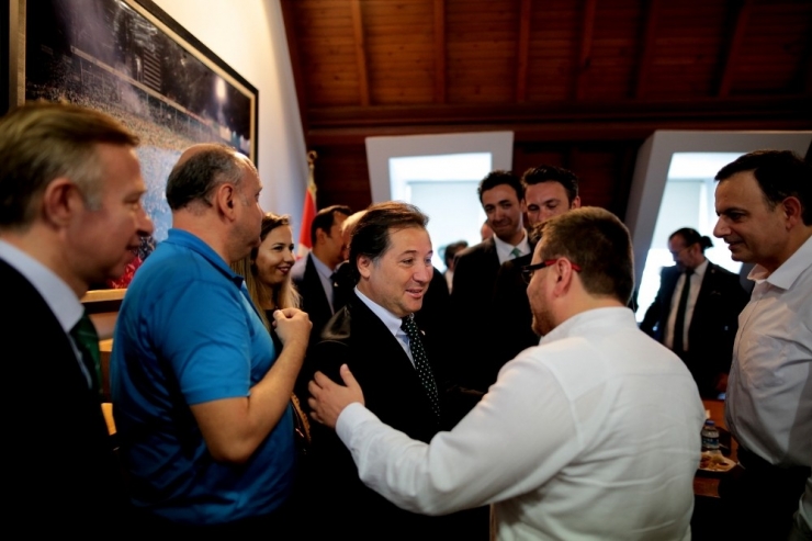 Bursaspor’da Başkan Mesut Mestan Ve Yeni Yönetim Mazbatasını Aldı