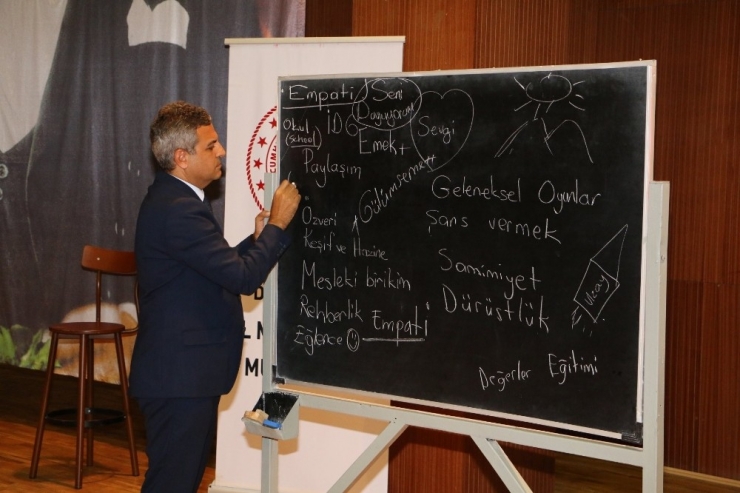 Diyarbakır’da Sınıf Öğretmenlerine Seminer