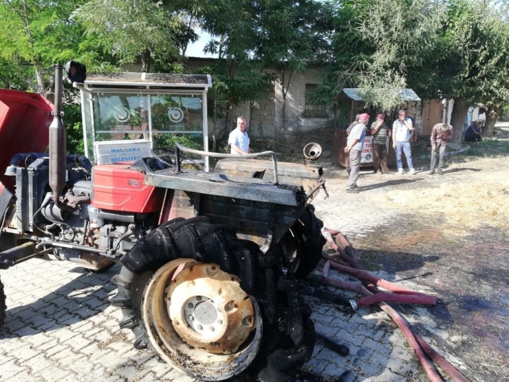 Egzozdan Sıçrayan Kıvılcım Traktörü Yaktı