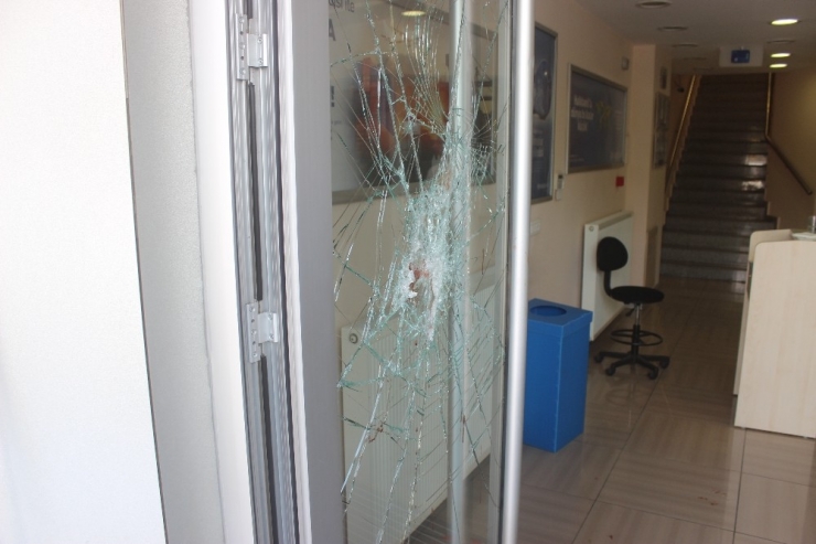 Kardeşlerin Demir Kesme Makaslı Kavgası