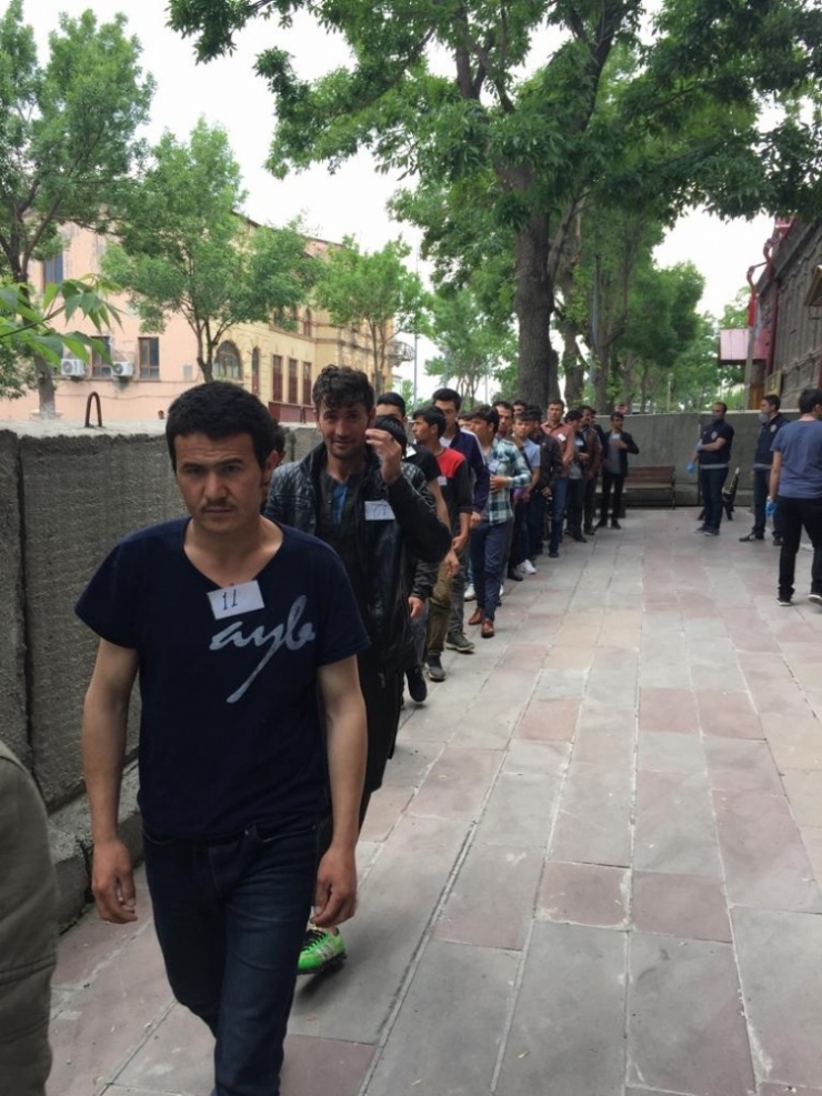 Kars’ta, Yasa Dışı Yollarla Yurda Giren 44 Düzensiz Göçmen Yakalandı