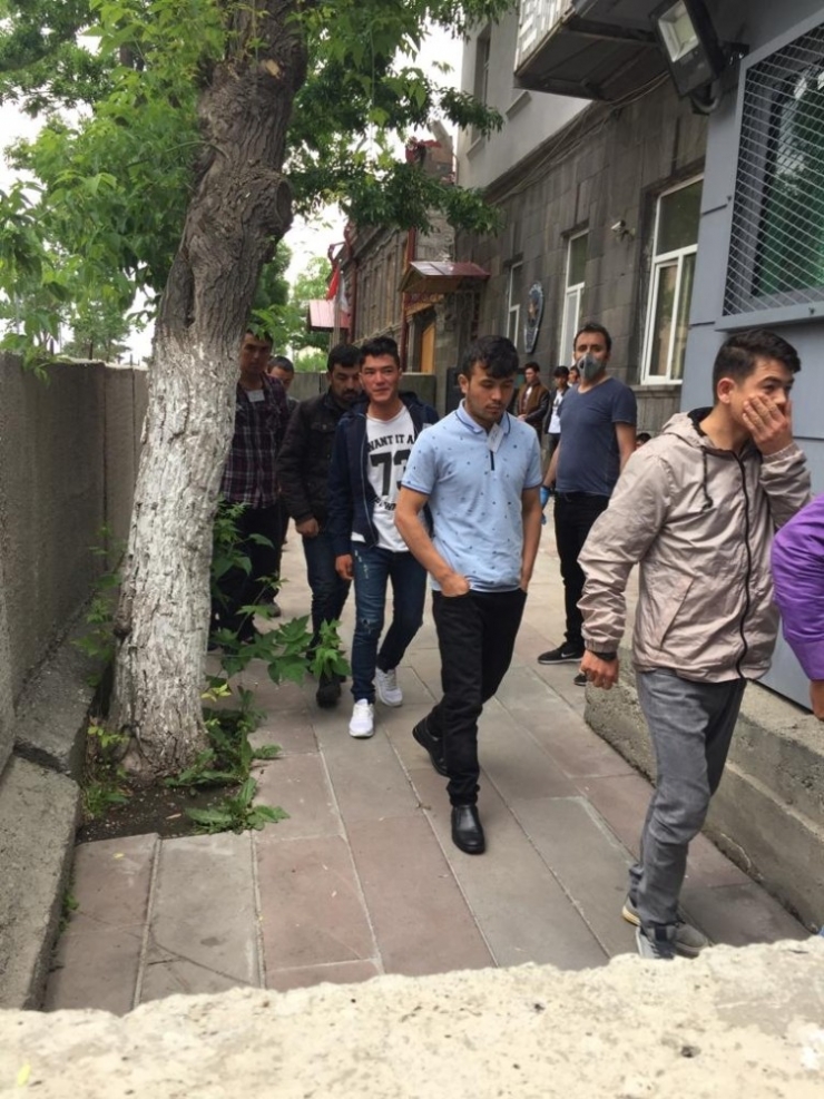 Kars’ta, Yasa Dışı Yollarla Yurda Giren 44 Düzensiz Göçmen Yakalandı