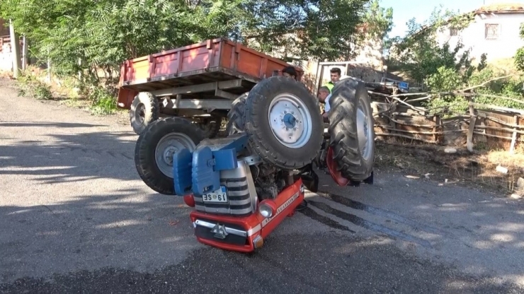 Ters Devrilen Traktörün Üstünden Atlayan Kişi Son Anda Kurtuldu