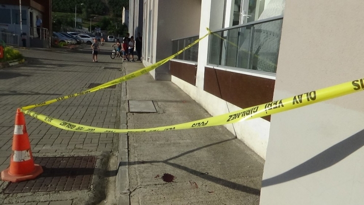 Babasıyla Tartışan Çocuk 3. Kattan Atlayarak Ağır Yaralandı