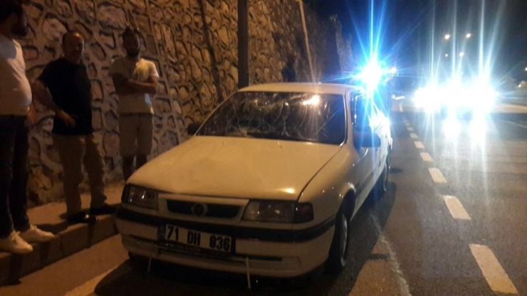 Yoldan Karşıya Geçmek İsterken Otomobilin Çarptığı Adam Öldü