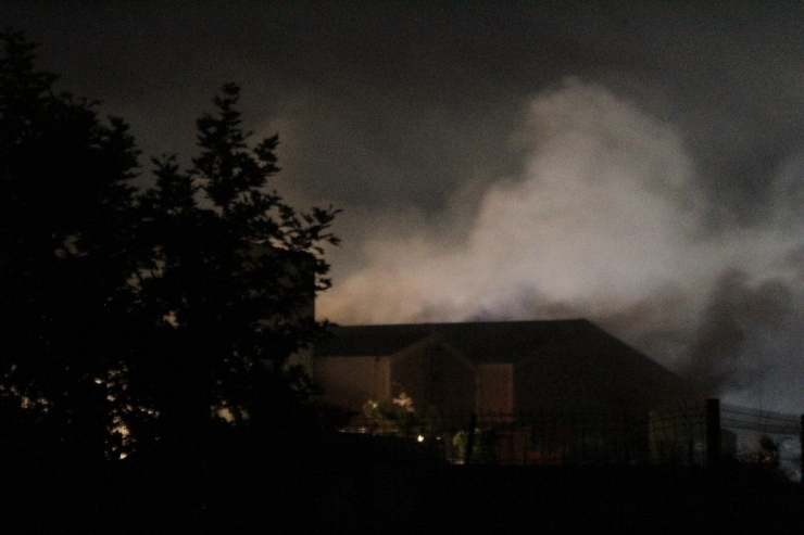 Geri Dönüşüm Fabrikasının Deposunda Yangın Çıktı