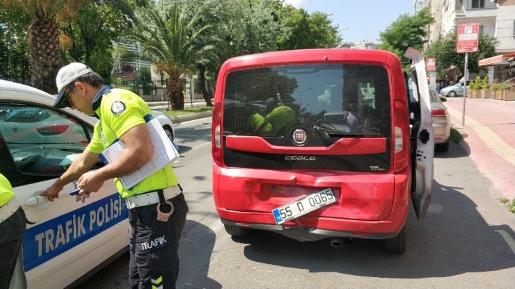 Samsun’da Otomobil İle Dolmuş Çarpıştı: 2 Yaralı