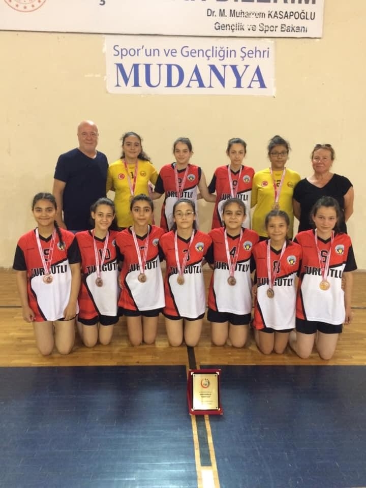 Turgutlu Belediyespor’un Minik Hentbolcuları Türkiye 4. Oldu