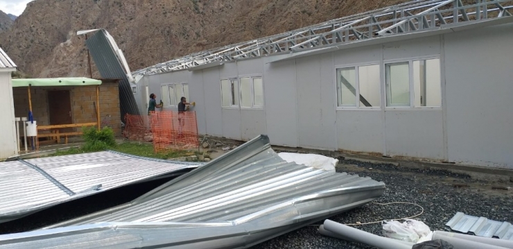 Köy Muhtarı Selin Gelişini Cep Telefonuyla Görüntüledi