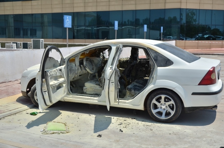 Alev Alan Otomobilin İçerisinde Kilitli Kalan Engelli Ağır Yaralandı