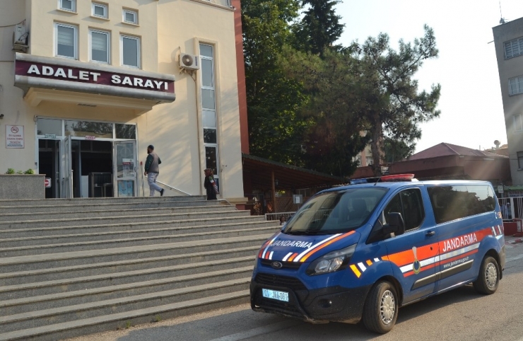 Uyuşturucu Madde Zanlıları Adliyeye Çıkarıldı