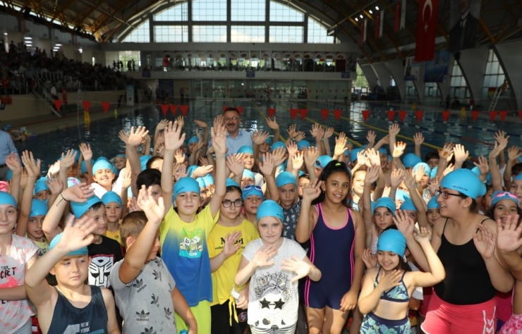 Gençler Mutluluğa Kulaç Attılar