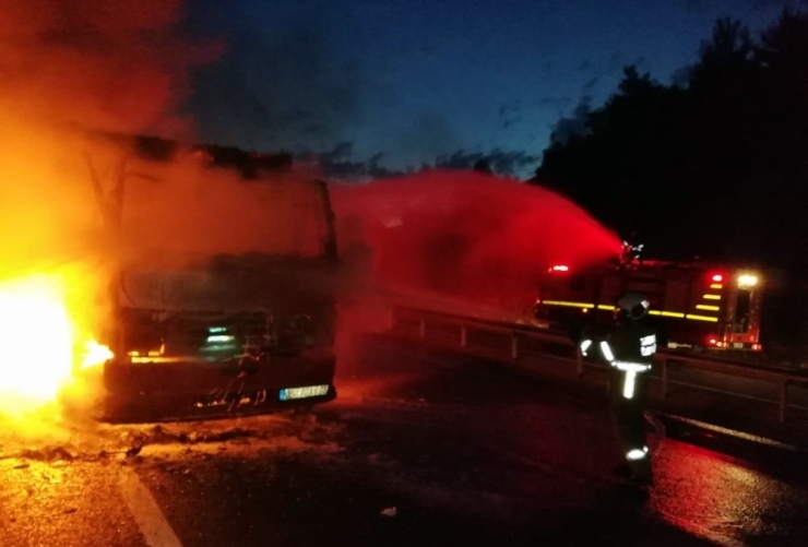 Kamyon Alev Aldı: 1 Yaralı