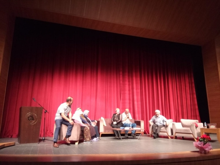 Huzurevi Sakinleriyle Oyun Sahneledi