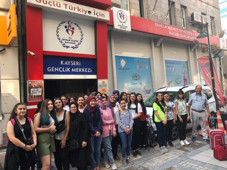 Gençlik Kamplarında İlk Kafile Yola Çıktı