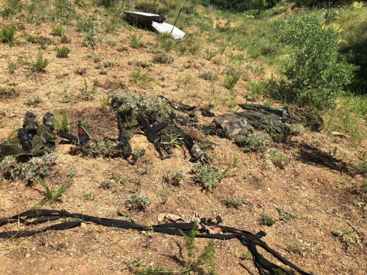 Hakkari’deki Terör Operasyonlarında Silah Ve Mühimmat Ele Geçirildi