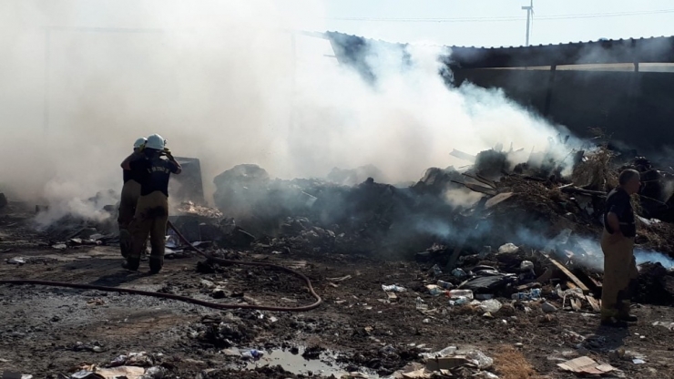 Çeşme’de Geri Dönüşüm Atık Toplama Deposu Yandı