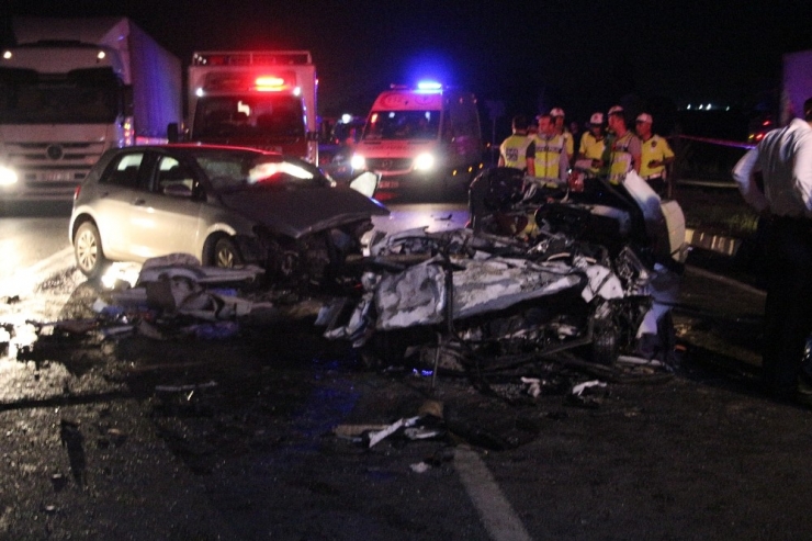 İzmir’de Feci Kazada Aynı Aileden 3 Kişi Öldü, 1 Kişi Yaralandı