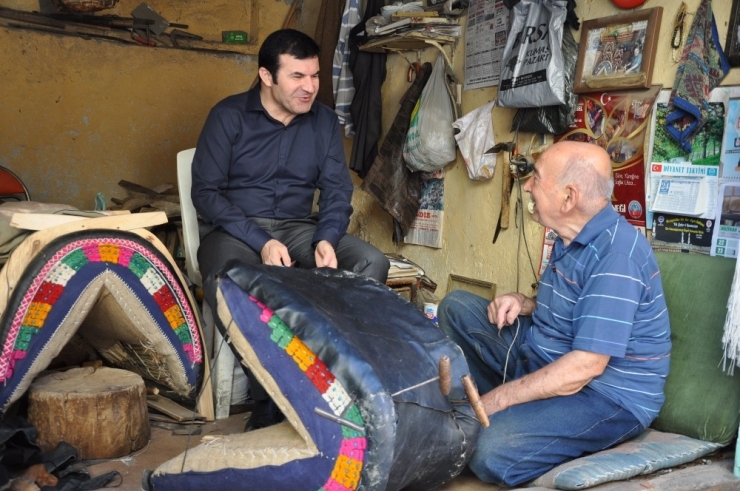 87 Yaşındaki 70 Yıllık Semerci Ustasına Kaymakamdan Vefa