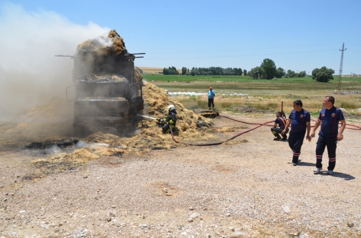 Balya Yüklü Kamyon Elektrik Tellerine Takıldı, Alev Alev Yandı