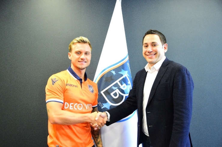 Başakşehir, Gulbrandsen İle 3 Yıllık Sözleşme İmzaladı