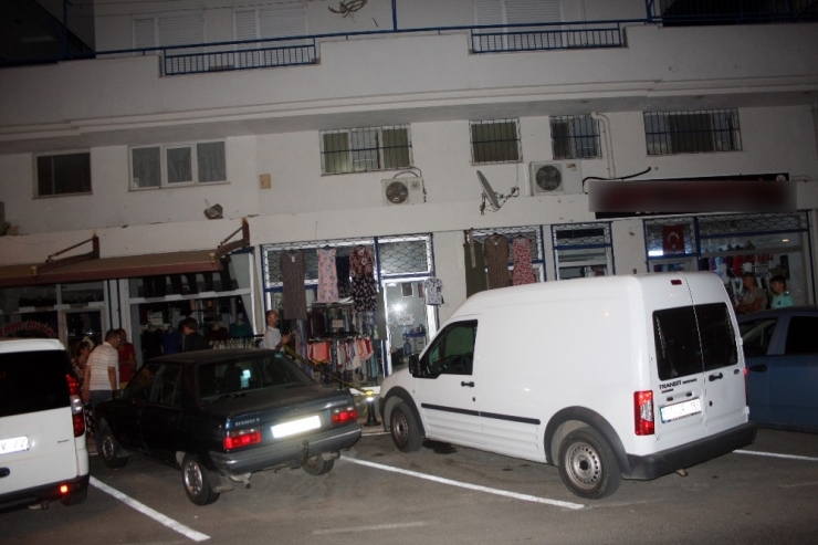 Komşuları, Makinenin Başında Göremediği Terziyi Asma Katta Ölü Halde Buldu