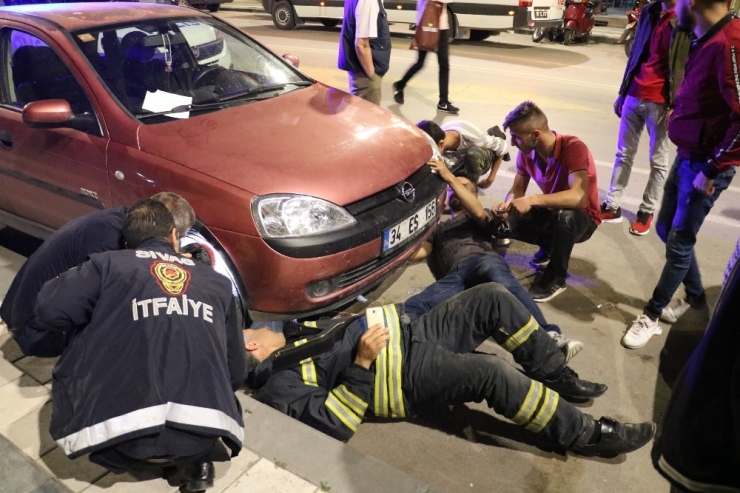 Mahalleli Ve İtfaiye Ekipleri Minik Kedi İçin Seferber Oldu