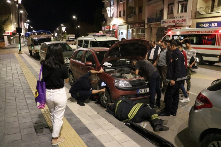 Mahalleli Ve İtfaiye Ekipleri Minik Kedi İçin Seferber Oldu