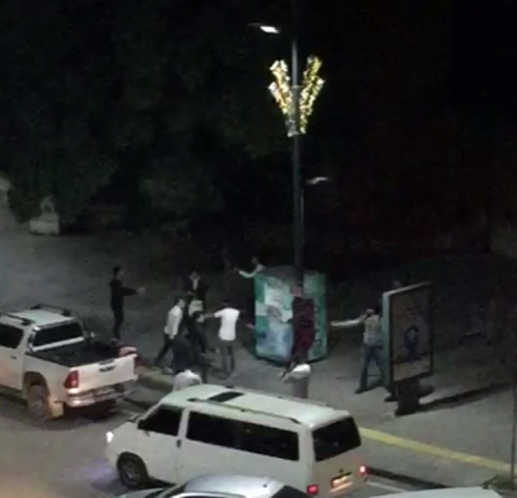 2 Kişinin Yaralandığı Bıçaklı Kavga Kameralara Yansıdı