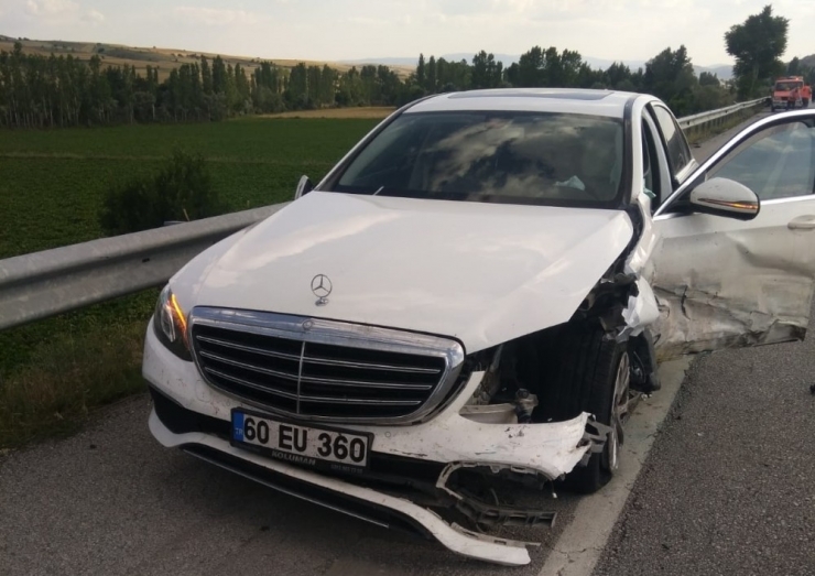 Sungurlu’da İki Otomobil Çarpıştı : 3 Yaralı