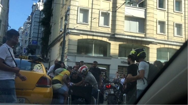 Taksim’de Taksicinin İhmali Engelli Adamı Yaralıyordu