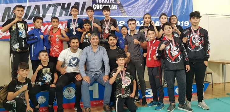 Kayseri Muaythai Çocuk Takımı Erzincan’da Madalyalara Ambargo Koydu