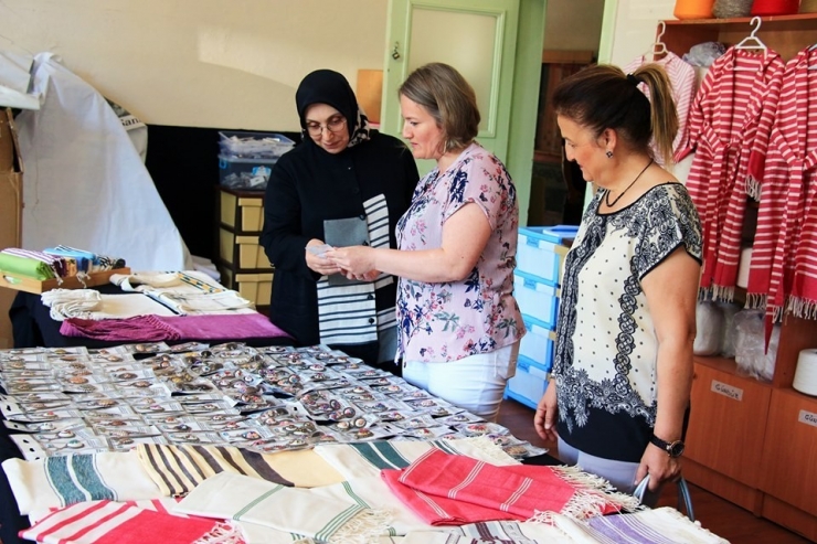 Vali Şentürk’ün Eşinden Lefke Bezi Atölyesine Ziyaret