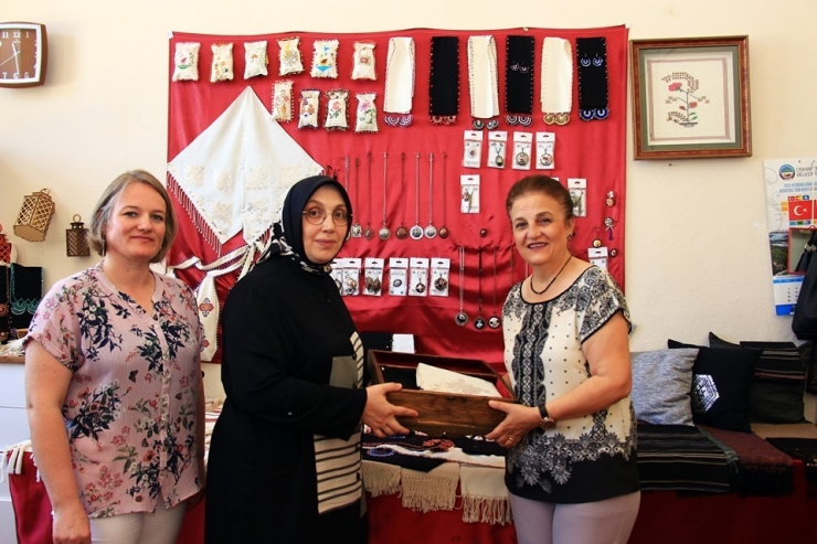 Vali Şentürk’ün Eşinden Lefke Bezi Atölyesine Ziyaret