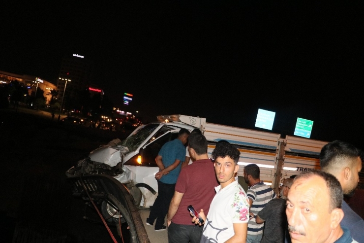 Kamyonetlerin Çarpıştığı Kazada 3 Kişi Yaralandı