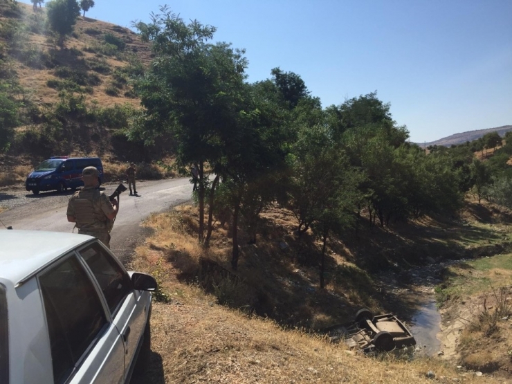 Otomobil Köprüden Dereye Uçtu: 4 Yaralı