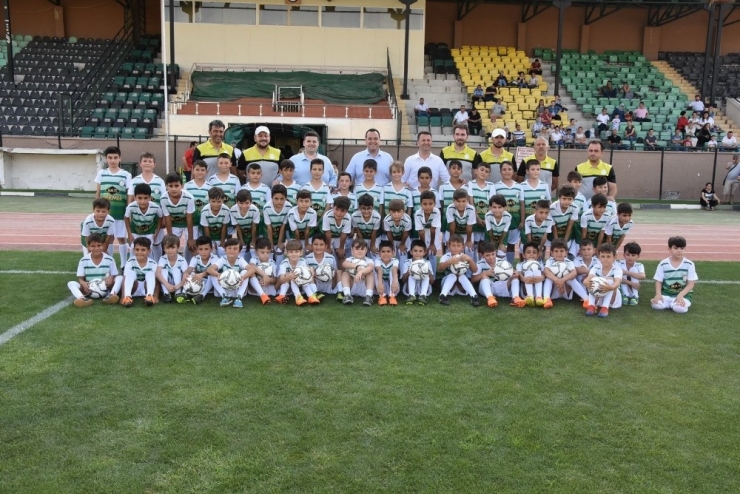 Akhisarlı Çocuklar Tatillerini Sporla Değerlendiriyor