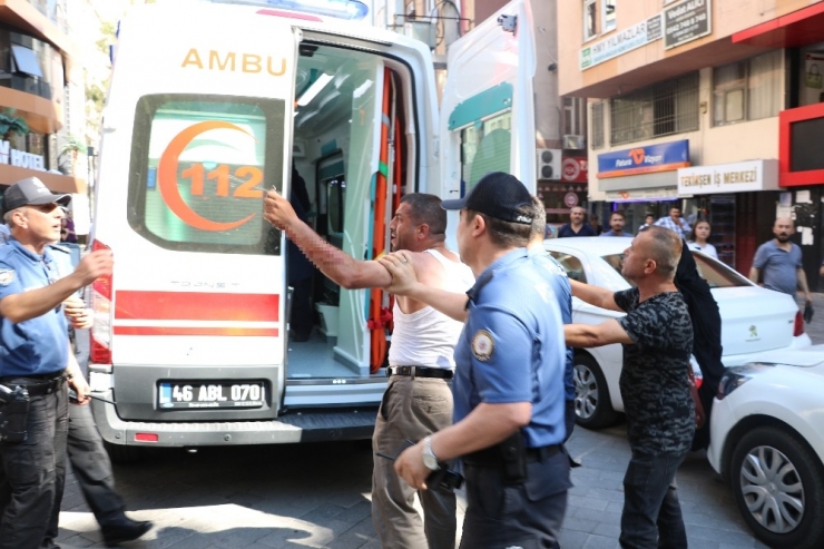 Ev Sahibi Anahtarı Alınca Jiletle İntihara Kalkıştı