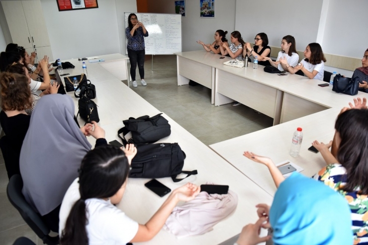 Gençlerden Yaz Dönemi Kurslarına Yoğun İlgi