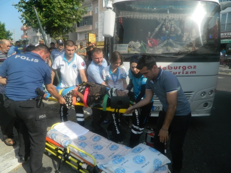 İşçi Servisi Motosiklete Çarptı: 1 Ölü