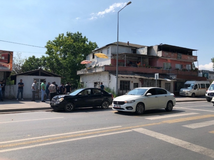 Sakarya’da İki Otomobil Çarpıştı: 1’i Çocuk 4 Yaralı