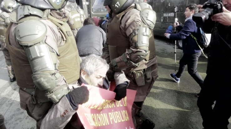 Şili’de İlk Ayını Dolduran Öğretmen Eyleminde Profesörlere Gözaltı